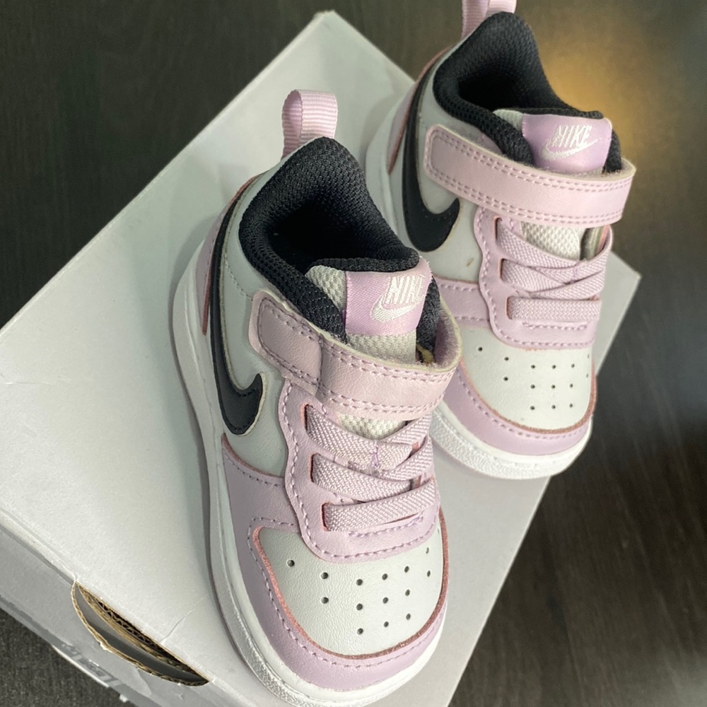 Baby girl sneaker (box not included)